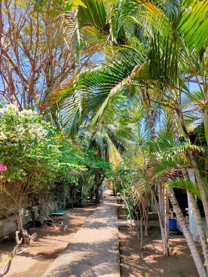 Bale Sampan Boutique Bungalows Гілі-Траванган Екстер'єр фото